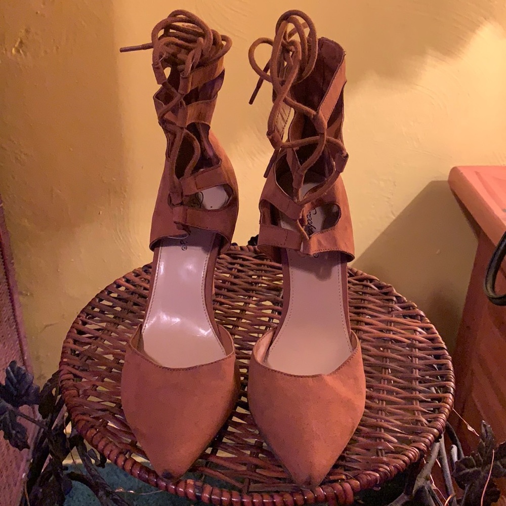 Breckelles. Size 9. Caramel Suede